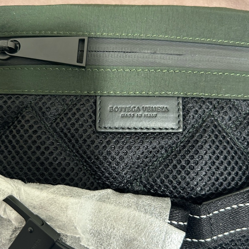 NWT Bottega Veneta Unisex Belt Bag - Picture 7 of 7